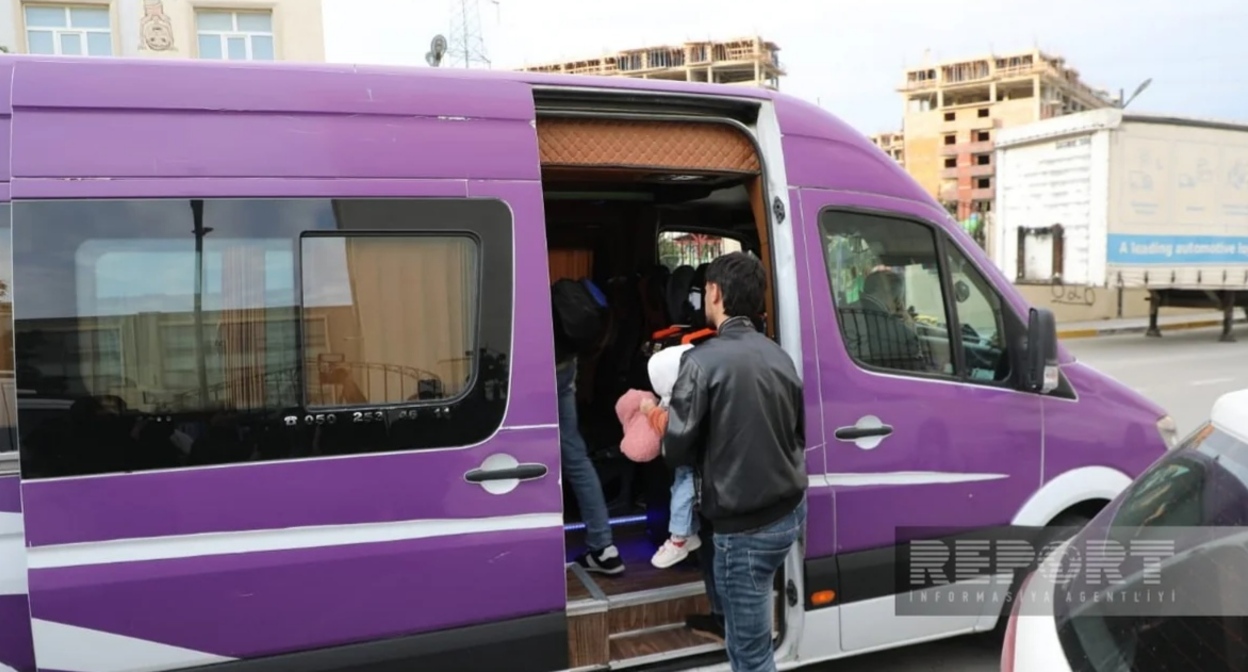 Former internally displaced persons (IDPs) before returning to Karabakh. April 28, 2026. Photo: Report https://report.az/ru/vnutrennyaya-politika/v-gorod-khodzhavend-poselok-gyrmyzy-bazar-i-selo-hanoba-vyehali-ocherednye-gruppy-byvshih-vynuzhdennyh-pereselencev Former internally displaced persons (IDPs) before returning to Karabakh. April 28, 2026. Photo: Report https://report.az/ru/vnutrennyaya-politika/v-gorod-khodzhavend-poselok-gyrmyzy-bazar-i-selo-hanoba-vyehali-ocherednye-gruppy-byvshih-vynuzhdennyh-pereselencev