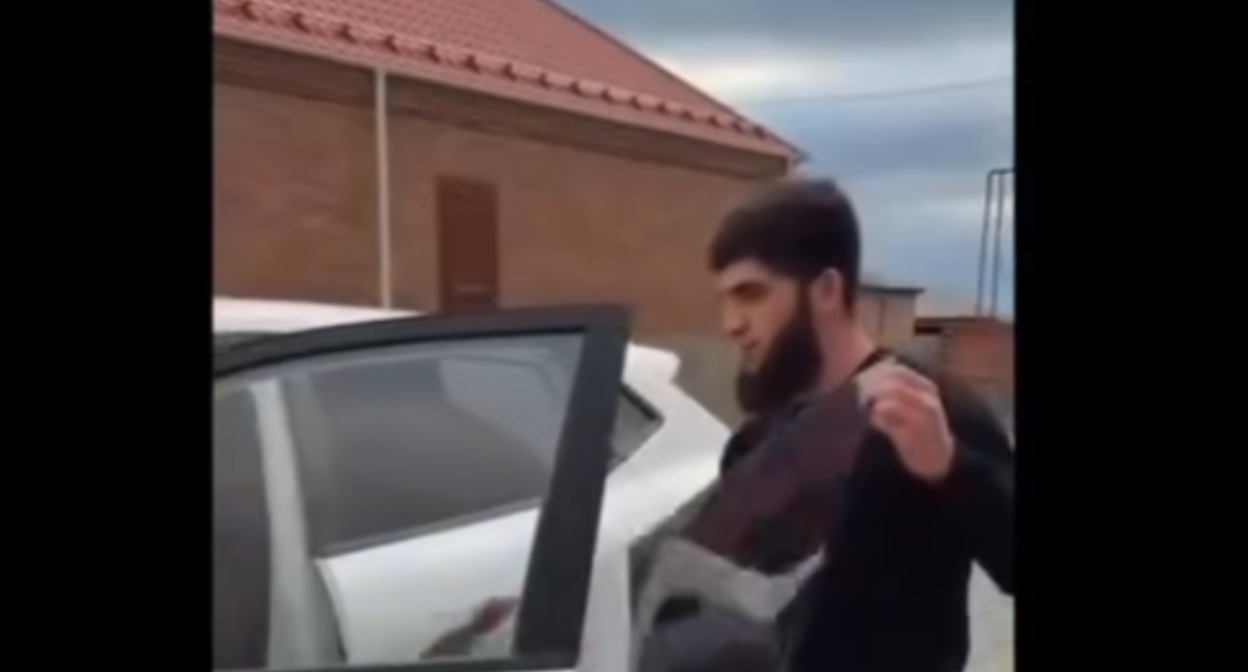 A Chechen resident was criticized for posting ads on social media. Still from the video "Emergency in Grozny" https://www.instagram.com/p/DXpK4pfjKcT/ A Chechen resident was criticized for posting ads on social media. Still from the video "Emergency in Grozny" https://www.instagram.com/p/DXpK4pfjKcT/