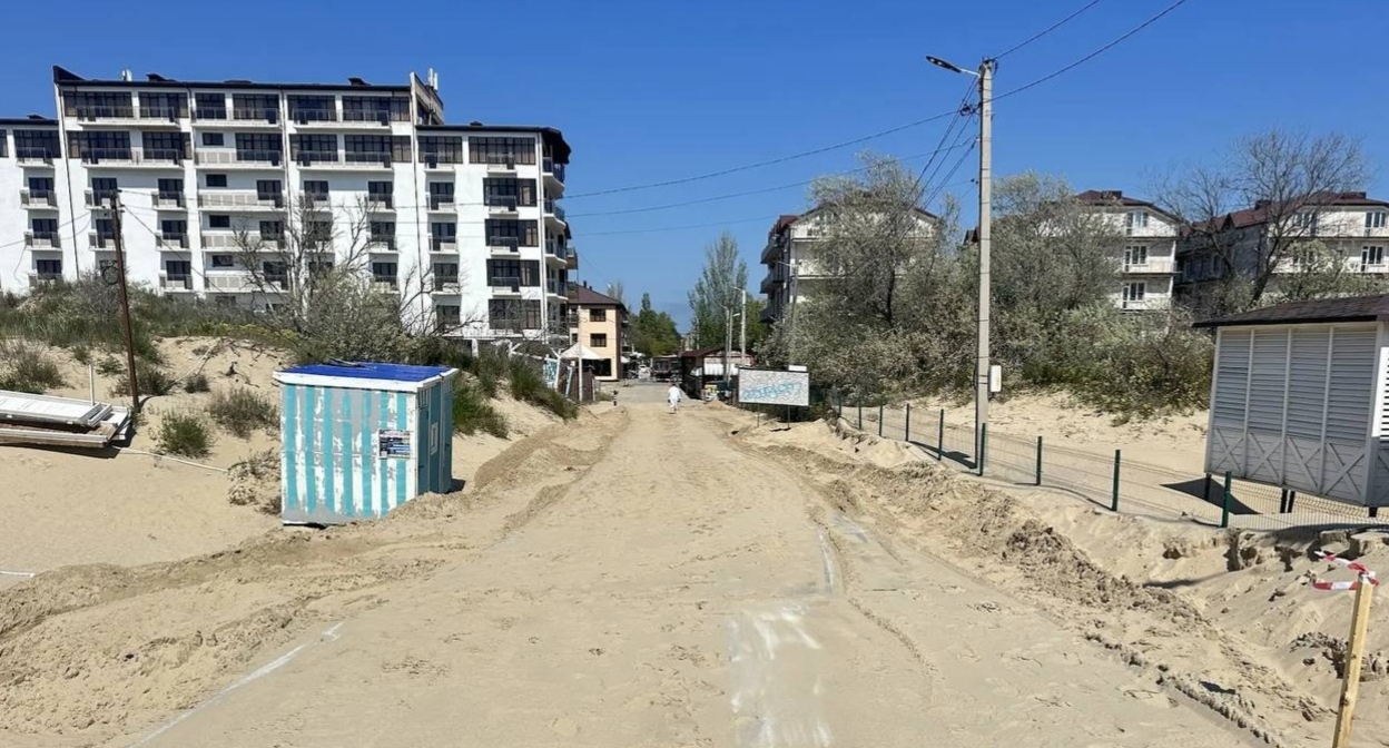 Access to the beach in Anapa. Photo from the Telegram channel of the mayor, Svetlana Maslova: https://t.me/sbmaslova/5929 Access to the beach in Anapa. Photo from the Telegram channel of the mayor, Svetlana Maslova: https://t.me/sbmaslova/5929