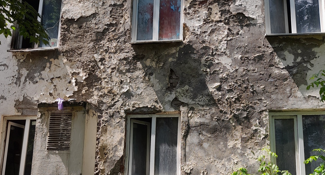 The facade of a dormitory on Ingushskaya Street in Nalchik. Photo by a "Caucasian Knot" correspondent. The facade of a dormitory on Ingushskaya Street in Nalchik. Photo by a "Caucasian Knot" correspondent.