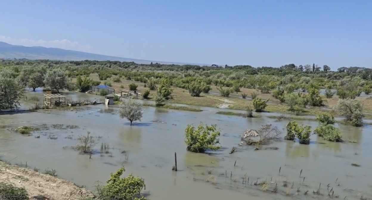 Erosion of the banks of the Sulak River. Frame from a video by the administration of the Kizilyurt district / Telegram Erosion of the banks of the Sulak River. Frame from a video by the administration of the Kizilyurt district / Telegram